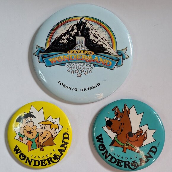 CANADA'S WONDERLAND BUTTON LOT OF 3 PINBACKS TORONTO CANADA VINTAGE FLINTSTONES - Picture 1 of 9